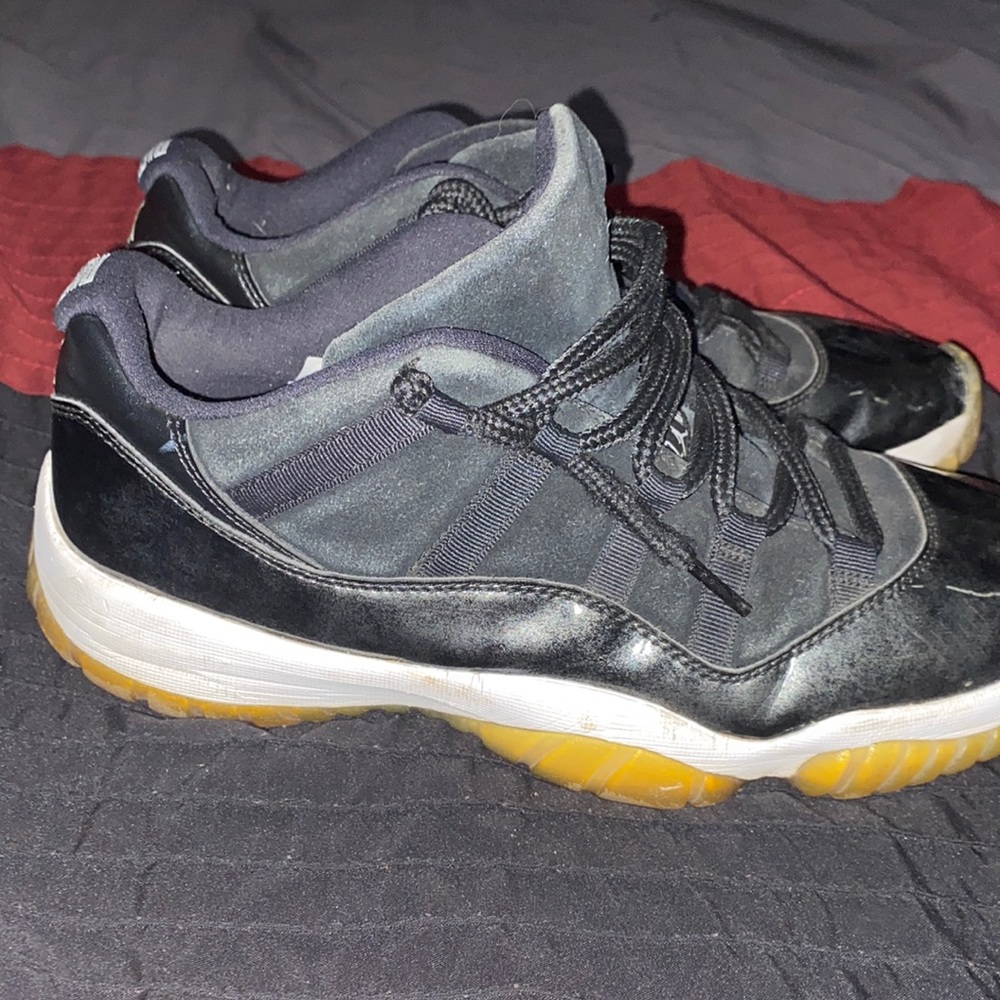 Air Jordan 11 Low “Black Gum”